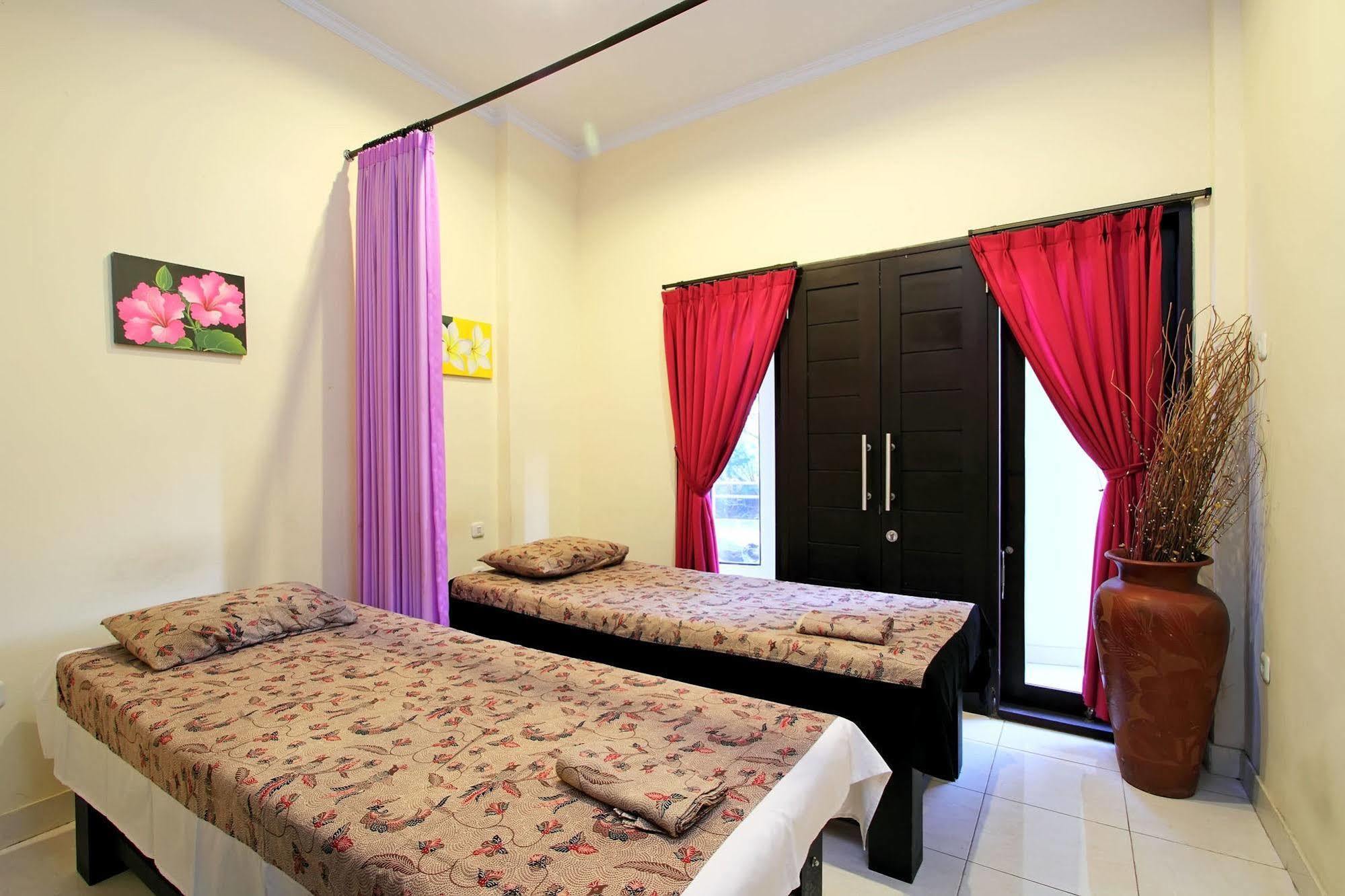 Hotel Ramantika Bali House à Jimbaran Extérieur photo