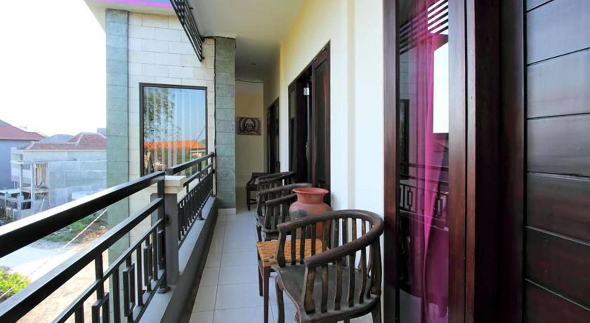 Hotel Ramantika Bali House à Jimbaran Extérieur photo