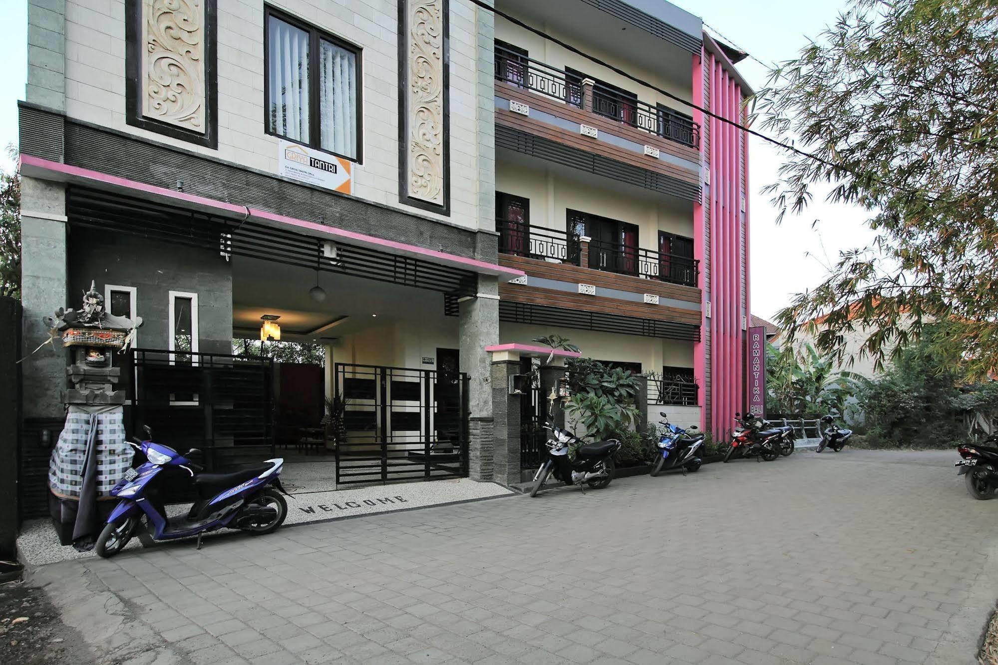 Hotel Ramantika Bali House à Jimbaran Extérieur photo